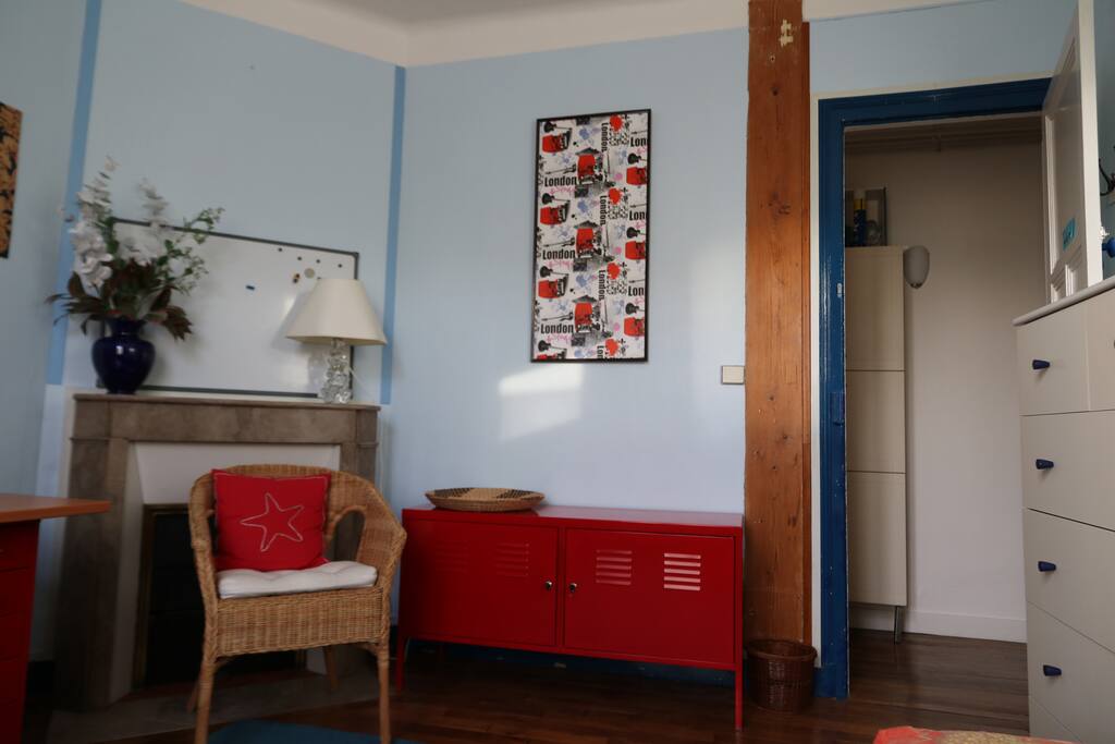 entrée chambre et palier sur salle de bains/entrance of the bedroom