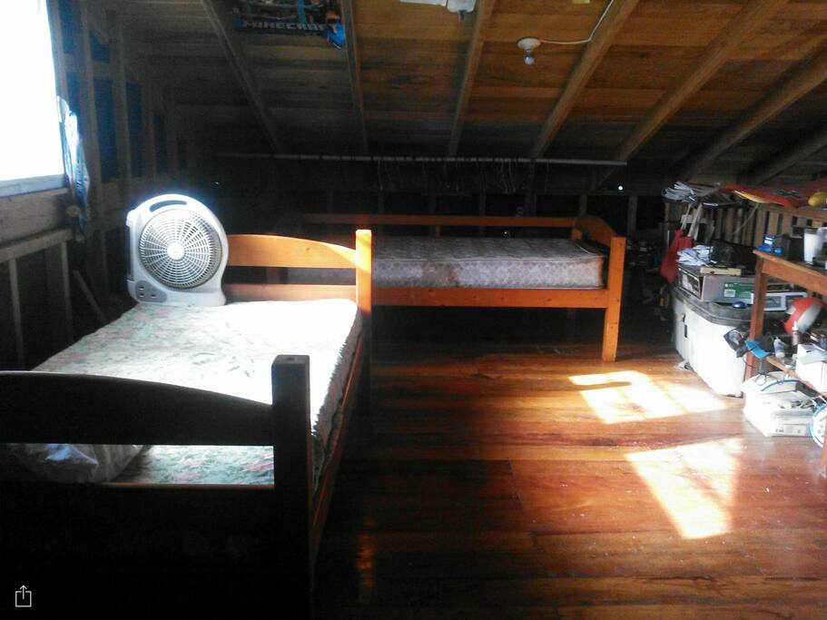 Upstairs Bedroom/loft