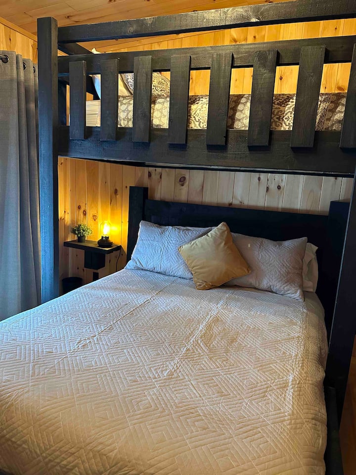 Двойно легло и единично легло за 2 - ма или 3 - ма души, включително дете 