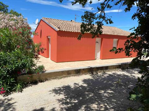 House, fully equipped, quiet and peaceful.