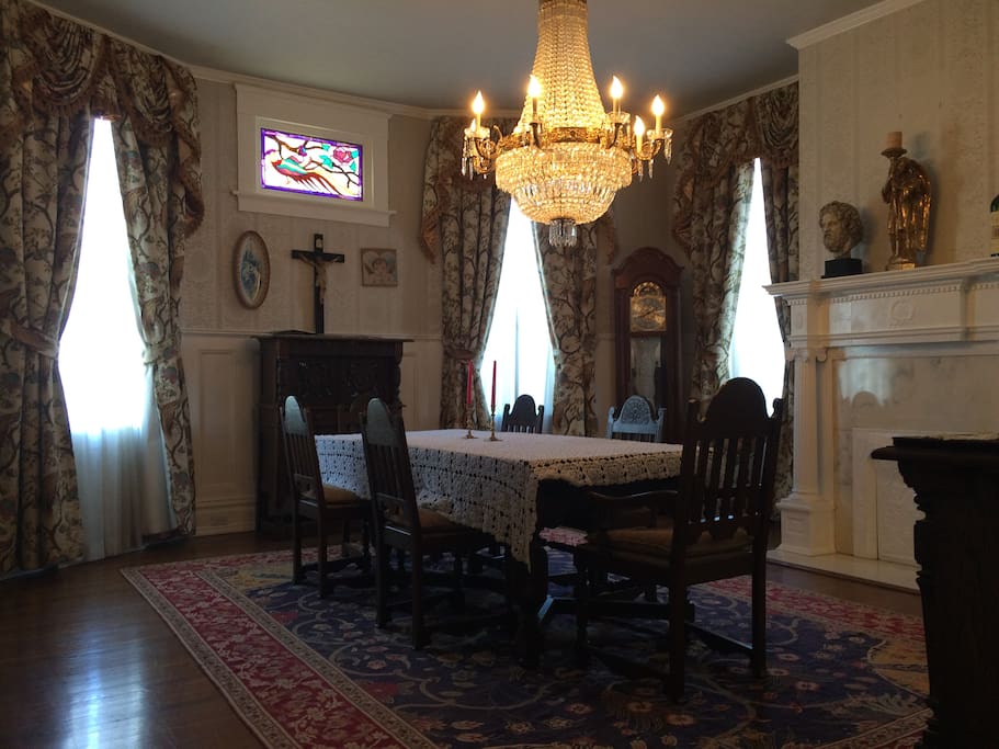 Dining room with expandable table.