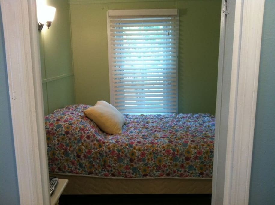 bedroom with double bed.
.