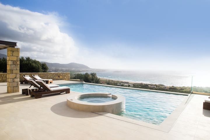 Villa Bespoke, sea view, heated pool, jacuzzi, 3BD