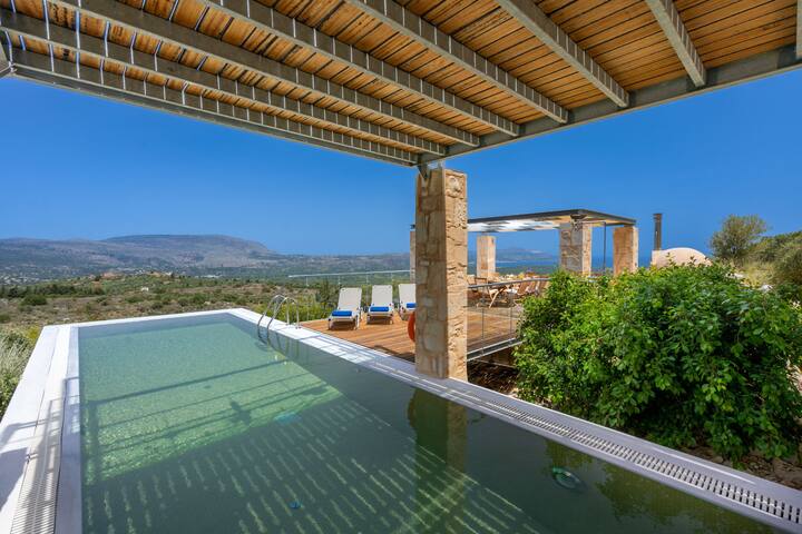 Luxury Private villa with Pool & Splendid Views gallery image 3
