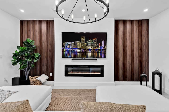 Luxury Contemporary Home Pool Basketball Court Houses for Rent in Luxury Contemporary Home Pool Basketball Court Houses for Rent in