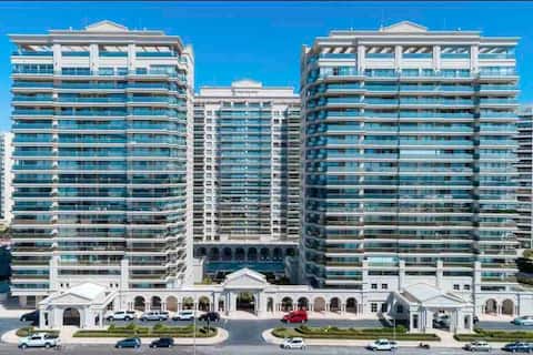 Top performing Airbnb: UNMISSABLE! Imperiale oceanfront penthouse in Punta Del Este