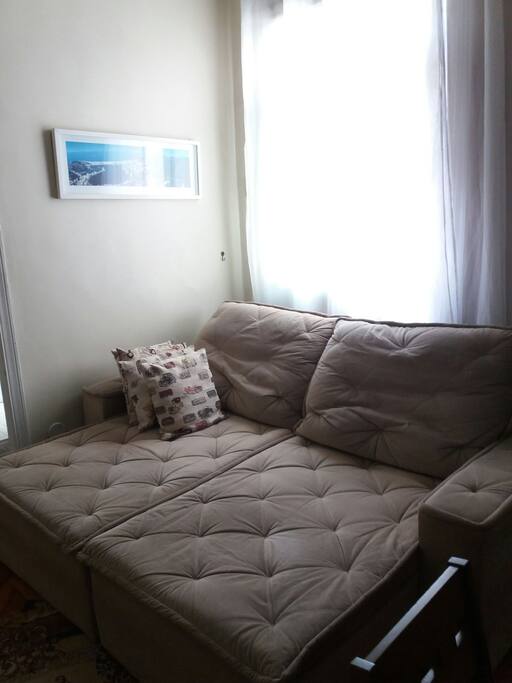 Sala de estar com sofá cama para 2 pessoas