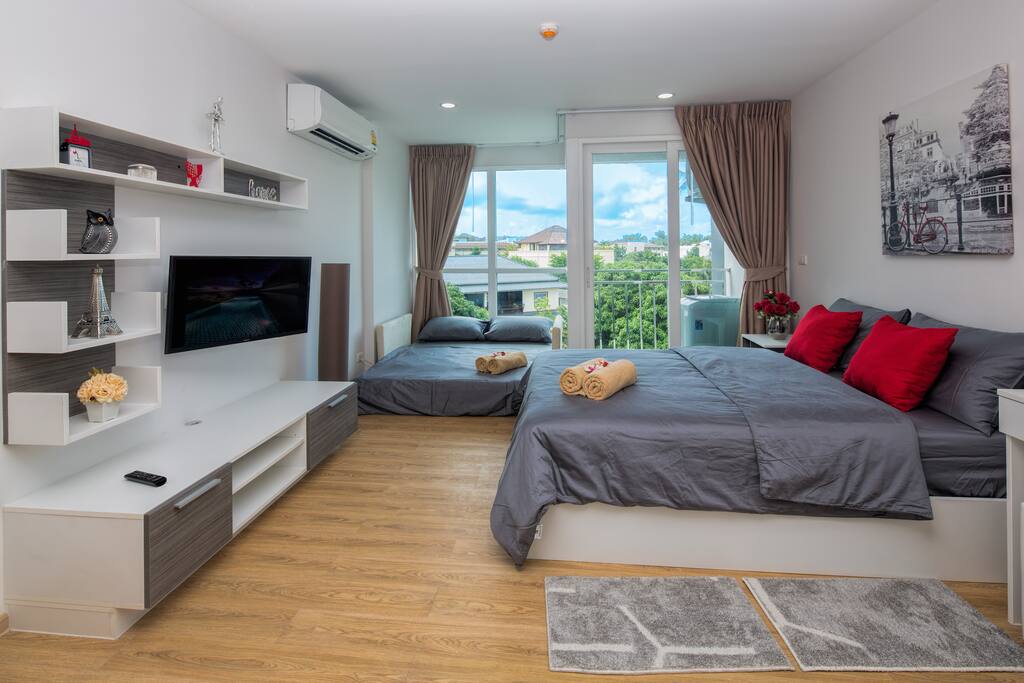Pull-out sofa bed, becomes a queen size bed