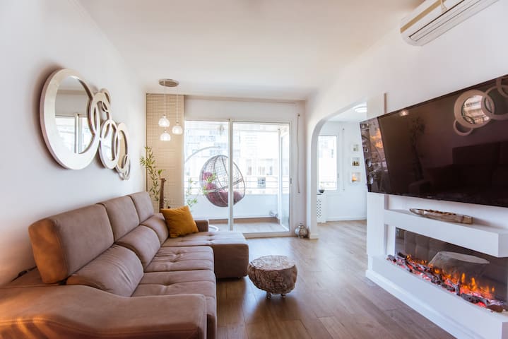 Luxury 2 bedroom apartment infront of the beach