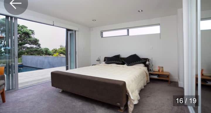 חדר שינה בקומת הקרקע - חורף 2018