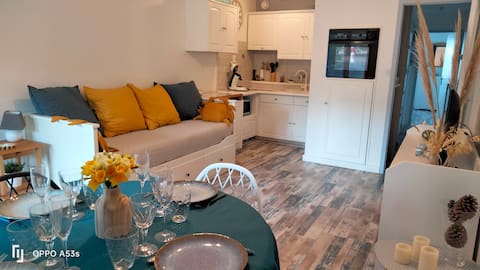 Top performing Airbnb: IDEAL 2-Bedroom Apartment 20 Meters from the Beaches, Forest, and Île d'Yeu, Linen Provided, OK in La Barre De Monts