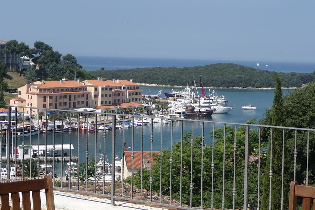 Atemberaubend-er Ausblick auf das Meer und Yachthafen
