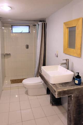 4 apartments in la Condesa for up to 26 people gallery image 2