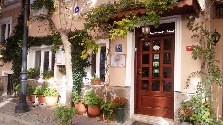 Family in Old City
