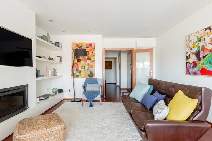 Exceptional Penthouse with Metro at the Doorstep gallery image 2