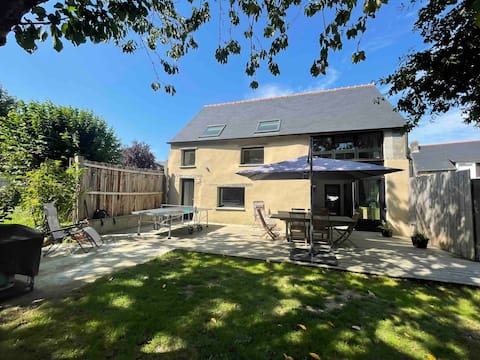 Charming house, wooded garden