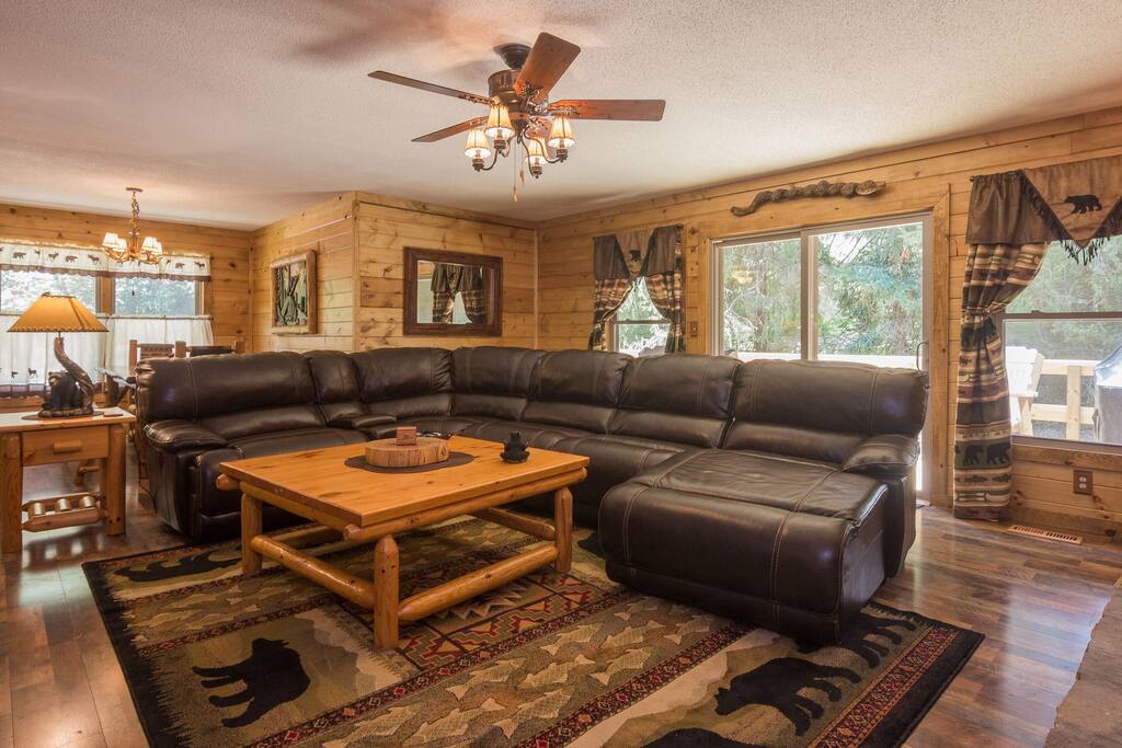 Beautiful & Spacious Large Leather Reclining Sectional. Also Reclines In Two Sections (The Section Next To The Chase Lounger & The Section Next To The End Table).