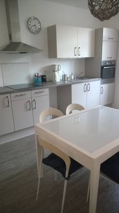 La cuisine est maintenant équipé d'un lave-vaisselle