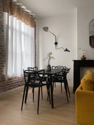 Stylish 3 Bedrooms+ A/C & Private Baths – EU Area gallery image 5