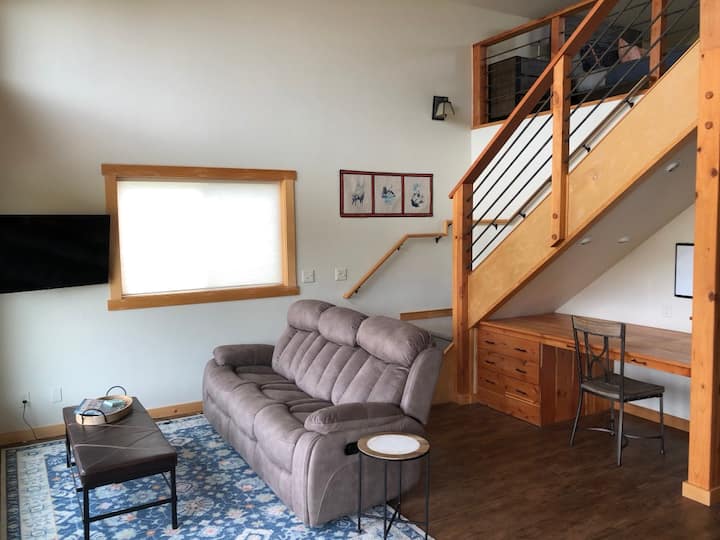 Rustic Yet Modern & Cozy Gallatin Gateway Cottage! - Gallatin Gateway, MT