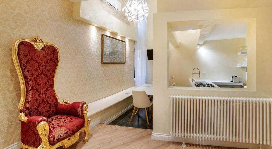 Pantheon Hedonism 3 Bedroom Apartment near Navona