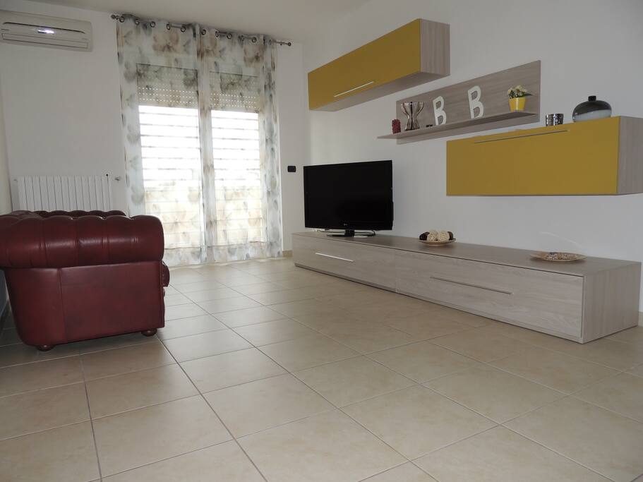 SOGGIORNO LIVING CON DIVANO