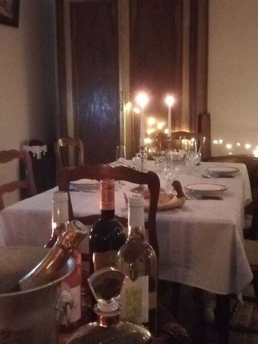 Salon idéal pour faire la fête, en famille, entre amis, Noël, nouvel an, anniversaire, mariage.