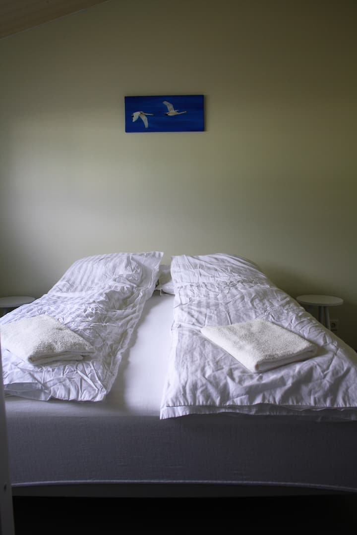 房间内配有标准双人床