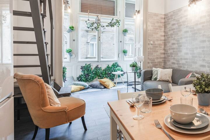 D' Crown 6 - CENTRE/SELF CHECK-IN/LUGGAGE STORAGE