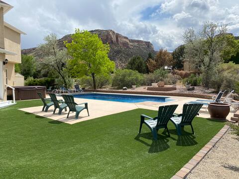 Pool, hot tub, views and close to everything