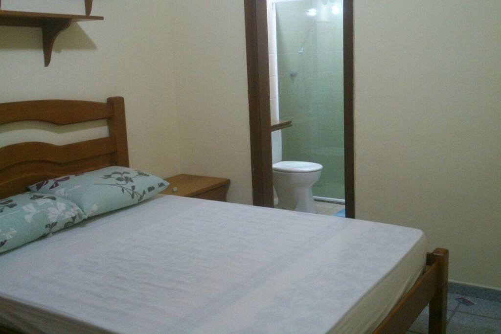 Suíte com cama de casal