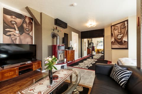 Air-conditioned top apartment + 9m² green terrace
