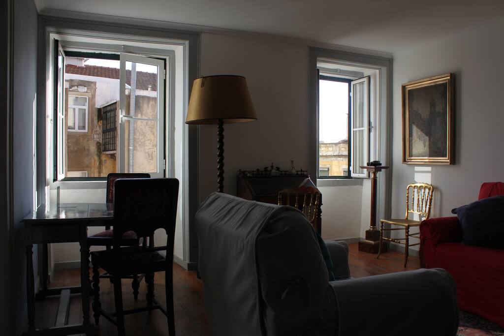We focused on using 100% Portuguese made retro furniture!