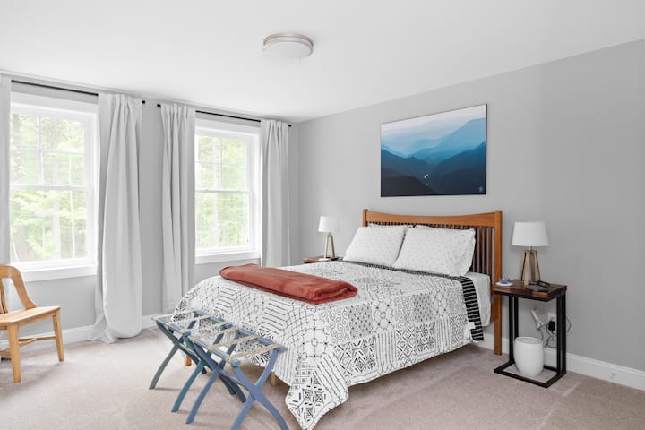 Izba s manželskou posteľou Queen na pos