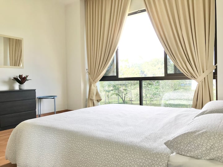 room 3: 1st floor, queen bed, aircon, en-suite bathroom