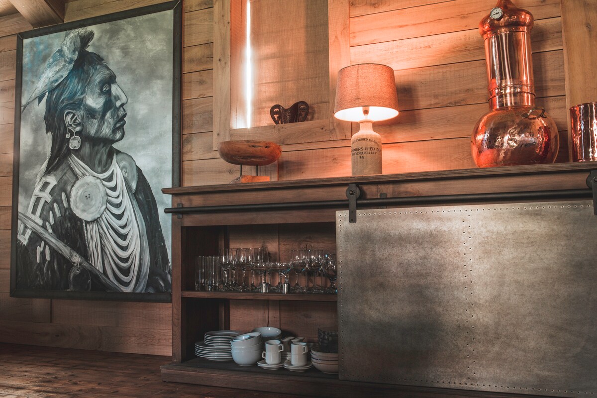 Top performing Airbnb: Way too cool, western, still shack with stoop, HT in Marhamchurch