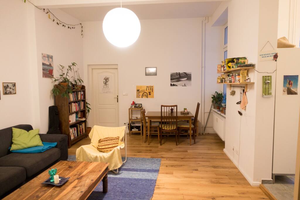 Unser Wohnzimmer mit Esstisch und Sofa-Ecke