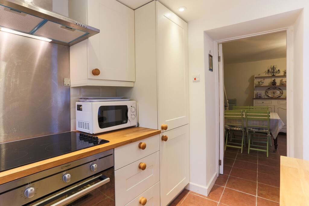 Lovely new fitted kitchen