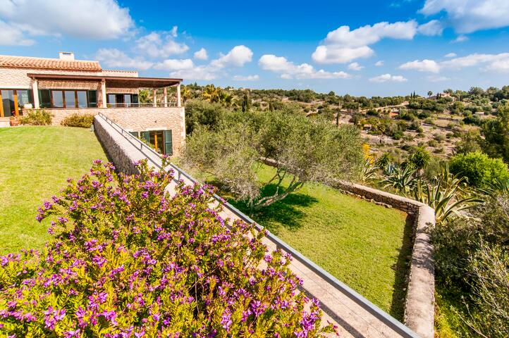 Grand Luxury Villa Overlooking Sea gallery image 5