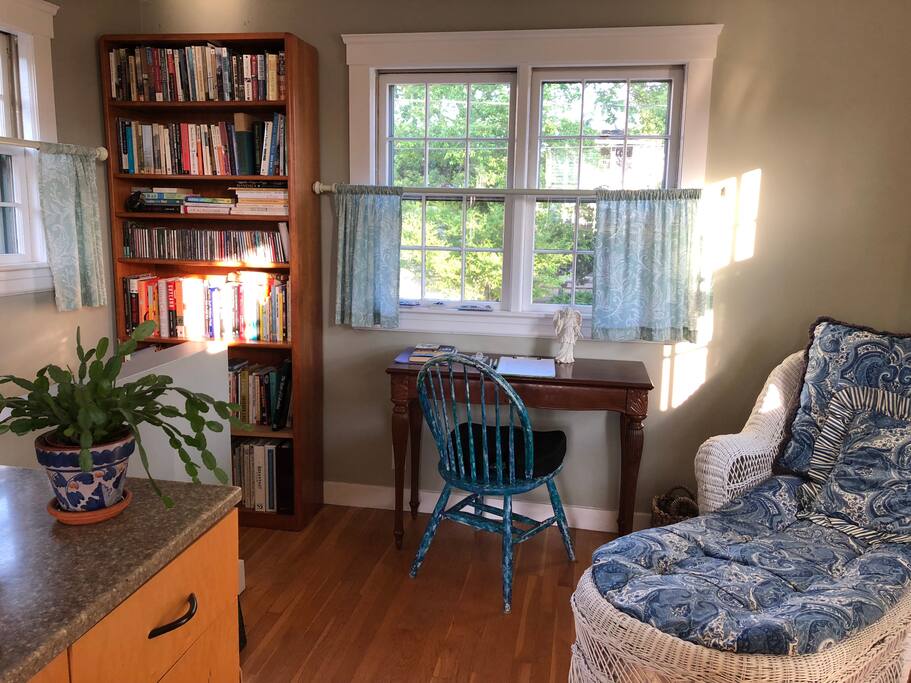 Sitting area with desk