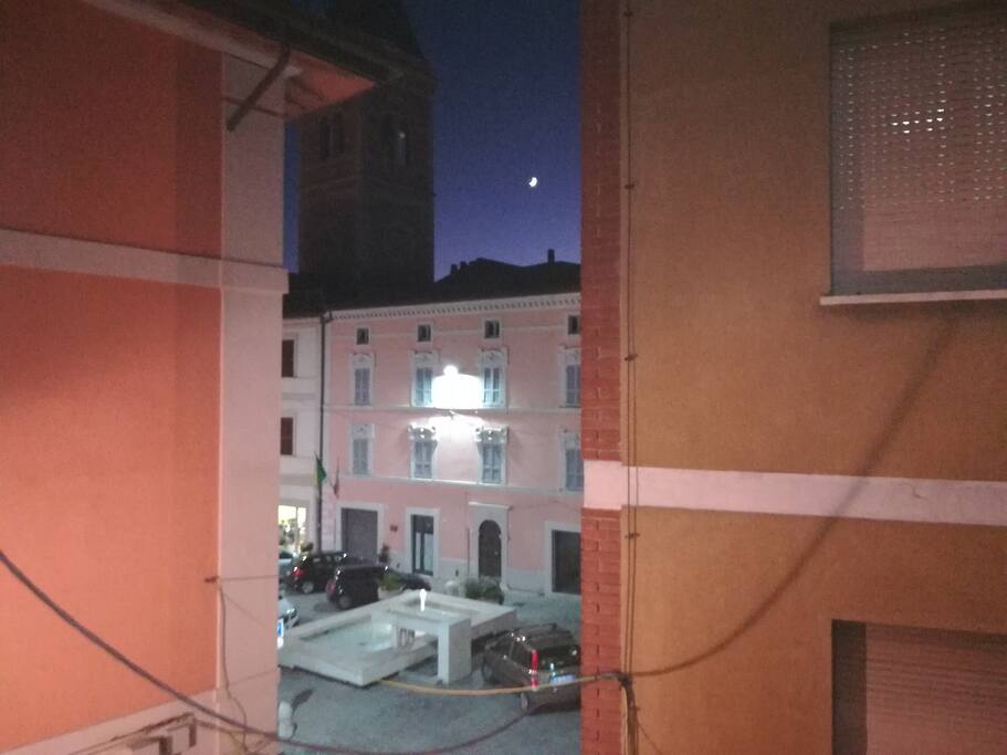 veduta esterna su Piazza Garibaldi