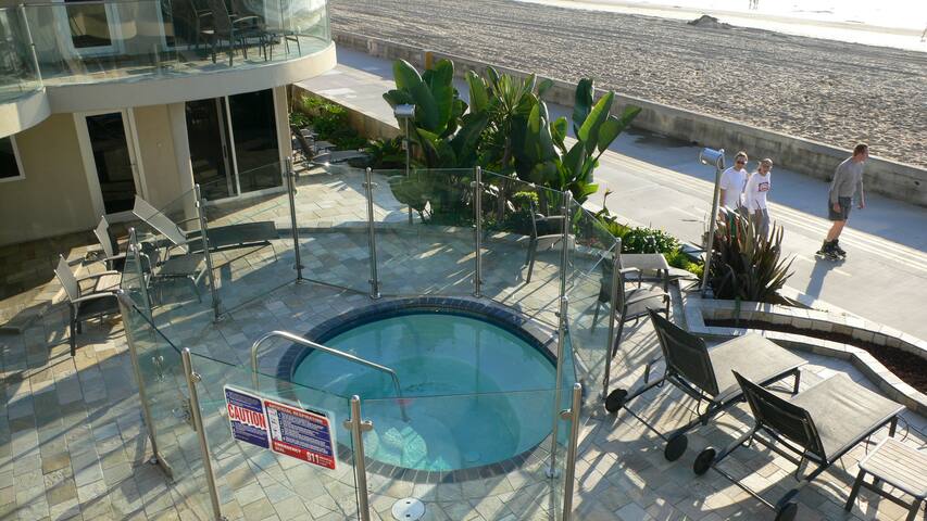 15 foot wide Windows to Waves Oceanfront property! gallery image 4