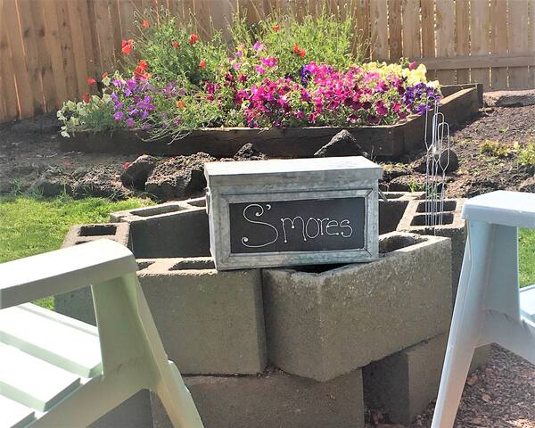 Home on the BAYOU dr. - fenced yard with fire pit