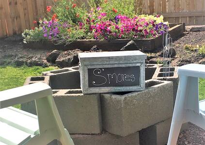 Home on the BAYOU dr. - fenced yard with fire pit