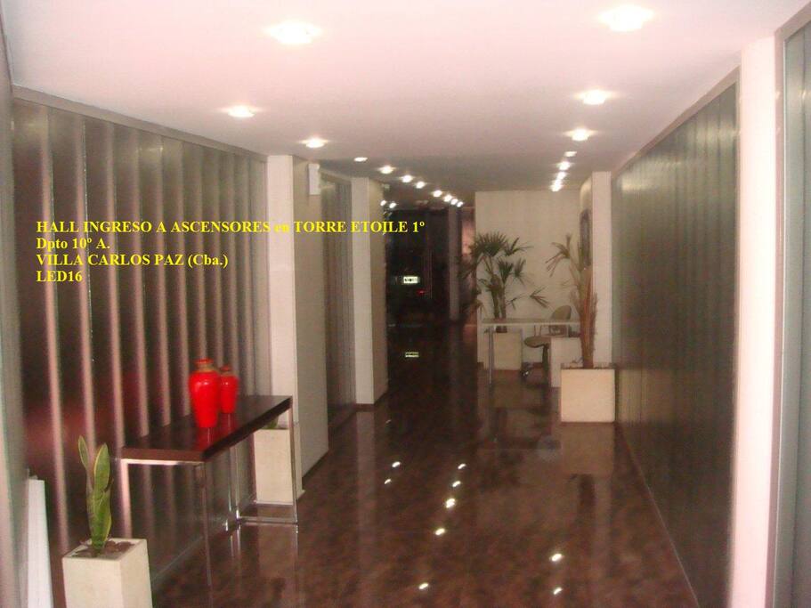 Hall, ingreso a ascensores.