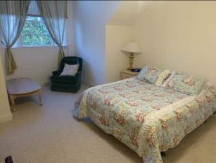 ห้องนอนที่ 5 (ควีนไซส์ชั้นบน)