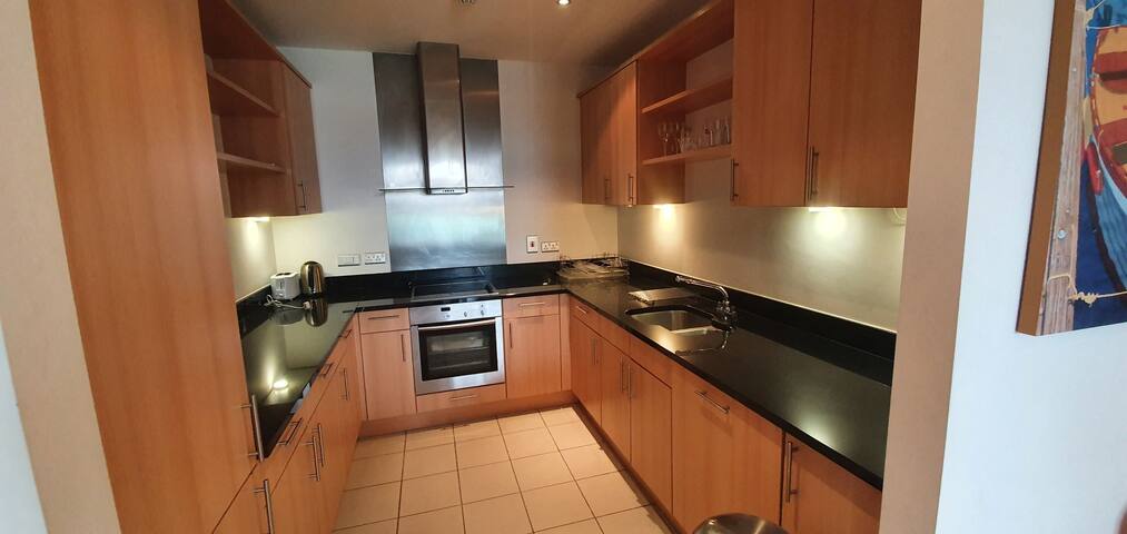 Central Prime Apartment sleep 5 gallery image 4