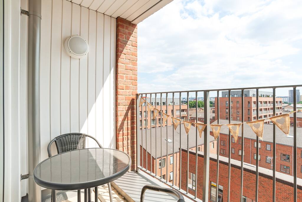 Enjoy a summery breakfast from the balcony!