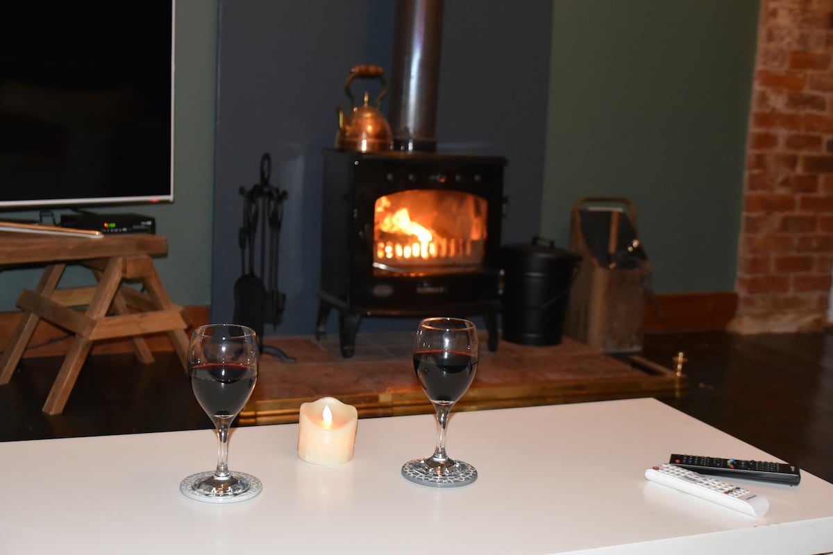 Popular Airbnb listing: The Barn at White House Farm 1800's 3 bed Barn in Boston