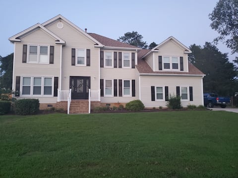 Quiet Neighborhood short drive from beaches, room2